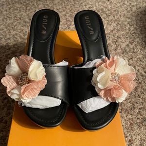 Unisa black leather mule with flower appliqué